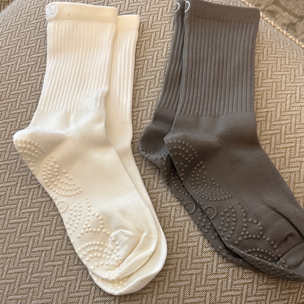 NWT Calia Cream and Taupe/Brown Crew Gripper Socks, Set of 2